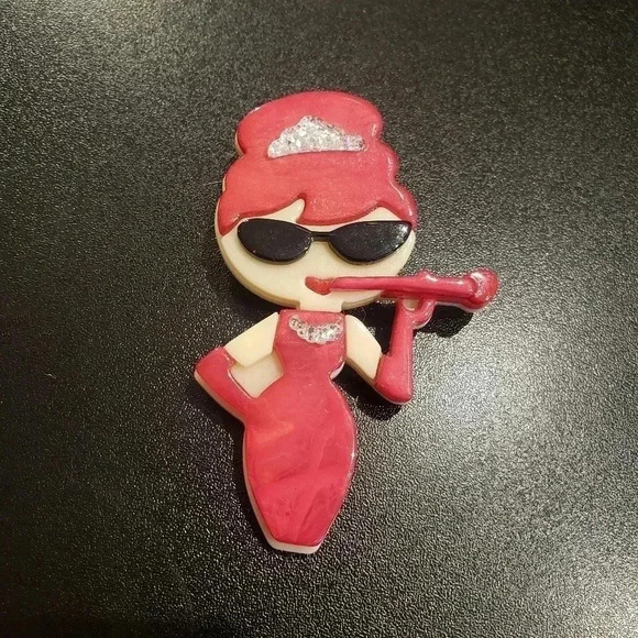 Audrey Brooch - Picture 1 of 4